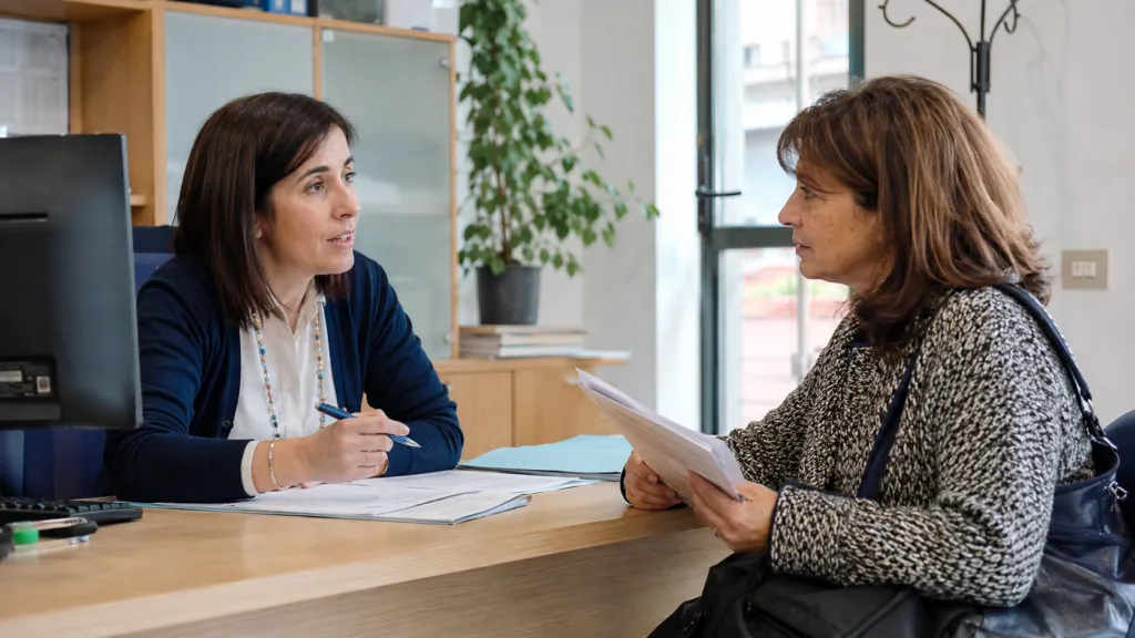 Documenti e checklist per assumere una badante a Desio, Lissone, Seregno e comuni vicini